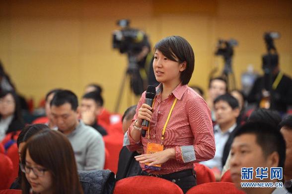 十八大新聞中心舉辦“黨組織建設與新形勢新任務”集體采訪活動