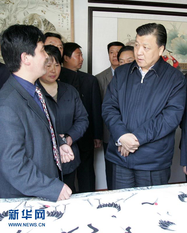 “接地氣才能有底氣”——記中共中央政治局常委劉云山