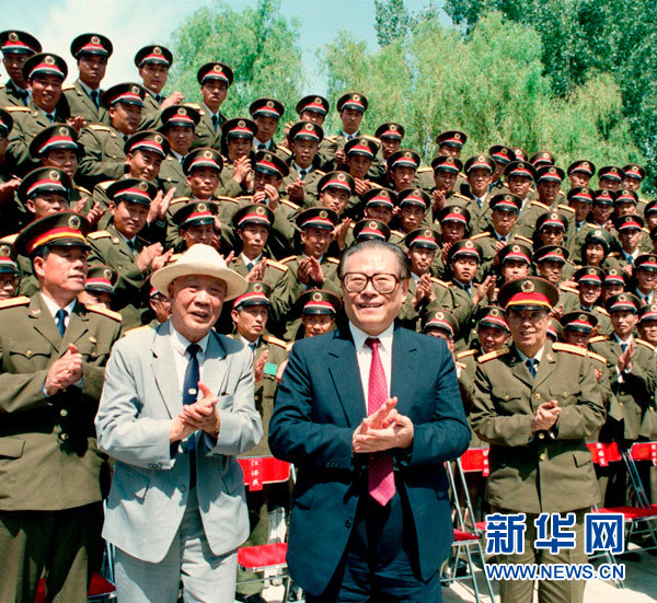 楊白冰同志生平