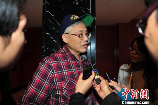 明星蜂擁穿官衣 星爺變委員艷星進政協(xié)