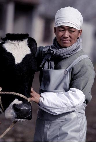 明星蜂擁穿官衣 星爺變委員艷星進政協(xié)