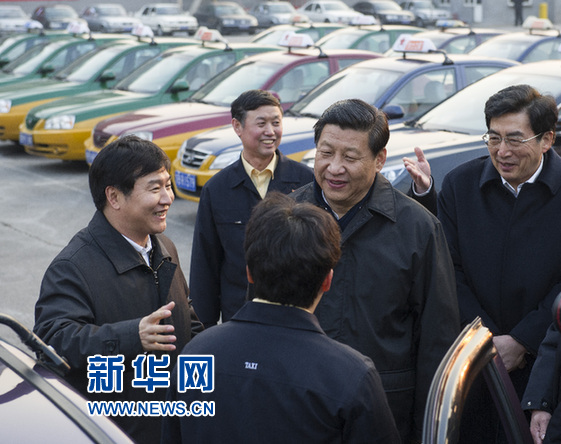 深入最基層調研“打車難” 中共最高領導人給群眾拜年