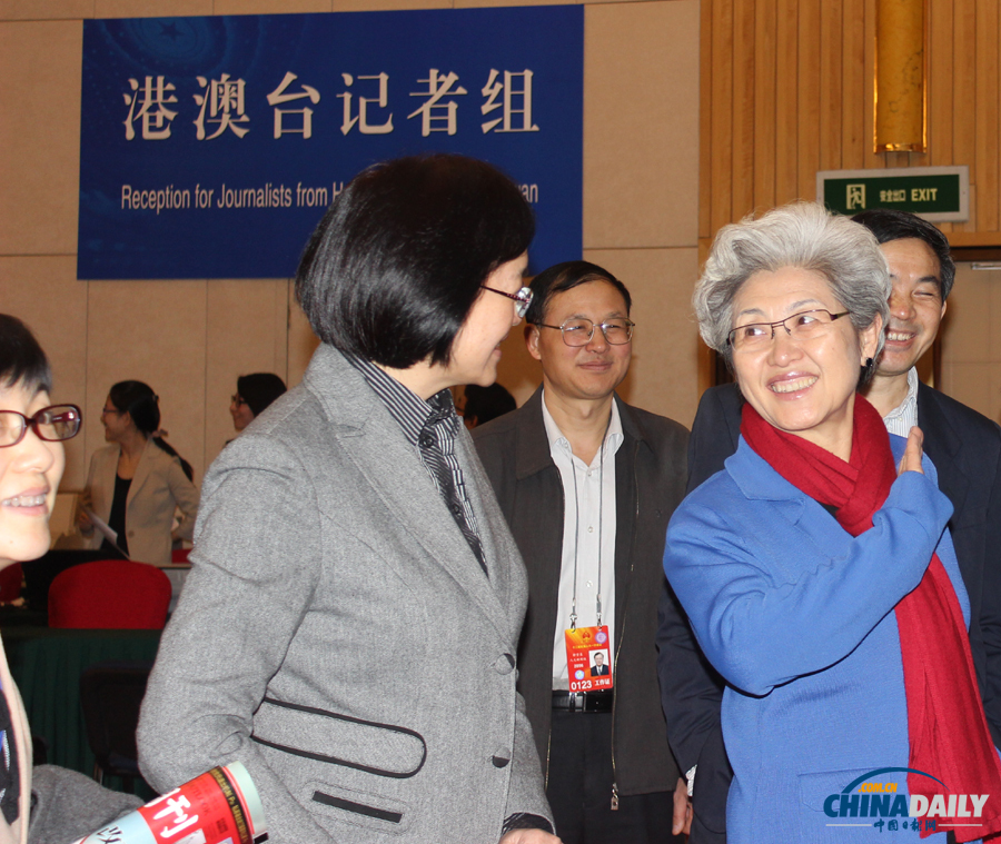 十二屆全國人大一次會議副秘書長、新聞發(fā)言人傅瑩看望媒體工作者
