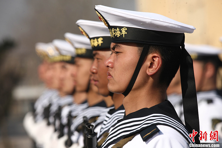 中國(guó)海軍北海艦隊(duì)新兵威武亮相(組圖)