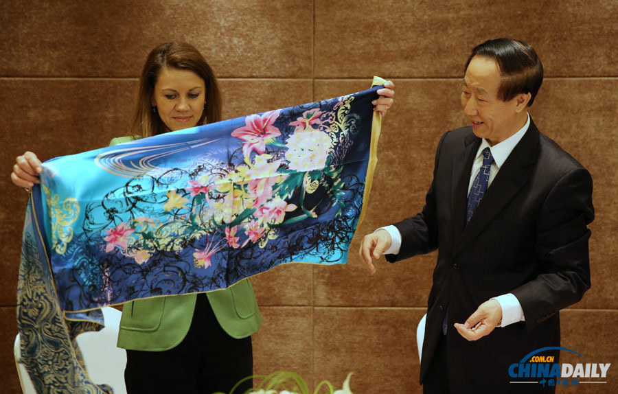 王家瑞會見西班牙人民黨總書記德科斯佩達爾