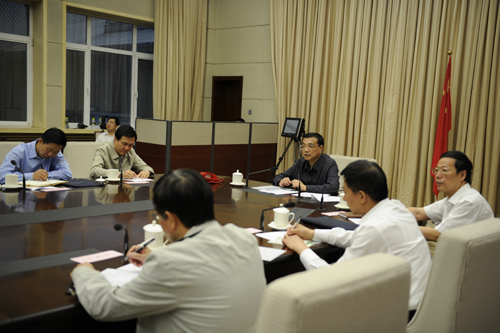 李克強(qiáng)召開關(guān)于德惠市特別重大火災(zāi)事故視頻會(huì)議