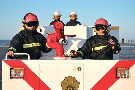 我國首艘航母遼寧艦內部曝光 3000多個艙室如同迷宮