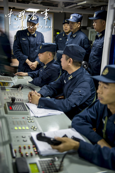 中俄聯(lián)合軍演 我軍直-9與俄巡洋艦并肩反潛