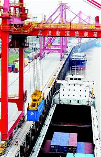武漢新港邁向億噸大港 2015年貨物吞吐量超2億噸