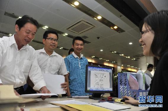 加速簡政放權 政府理當下馬服務