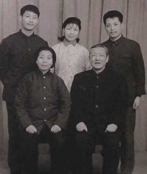 習仲勛家風嚴到“不近人情”：教女兒“夾著尾巴做人”