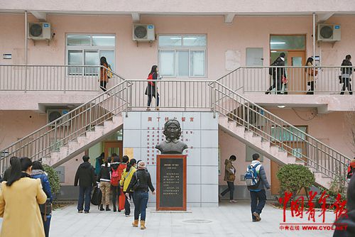 年輕公務員現狀:不習慣機關作風卻漸被體制固化(組圖)