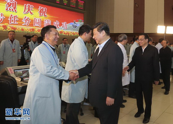 習近平李克強到北京航天飛行控制中心觀看嫦娥三號著陸器巡視器互拍成像