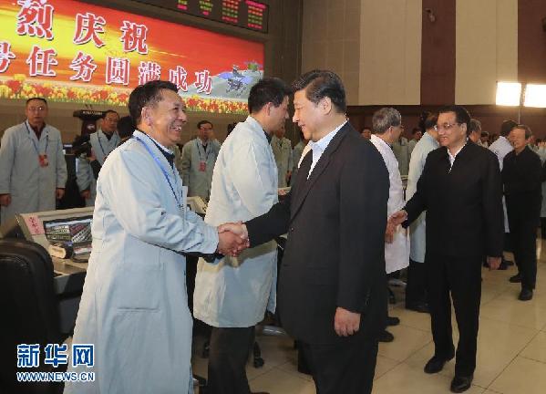 習近平李克強到北京航天飛行控制中心觀看嫦娥三號著陸器巡視器互拍成像