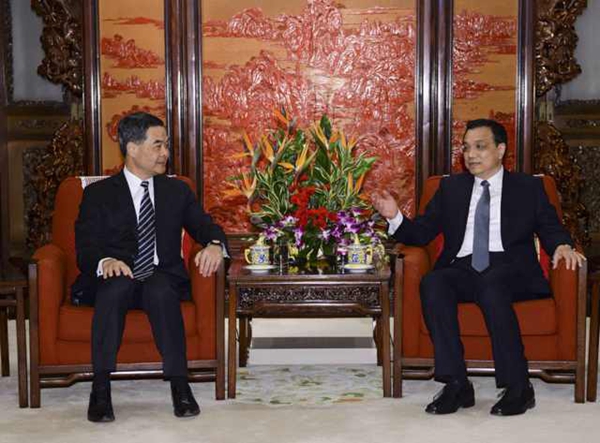 李克強會見香港特區(qū)行政長官梁振英