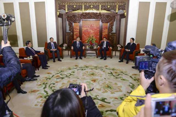 李克強會見澳門特區行政長官崔世安