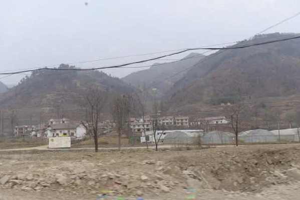 李克強赴秦巴山區看望特困群眾