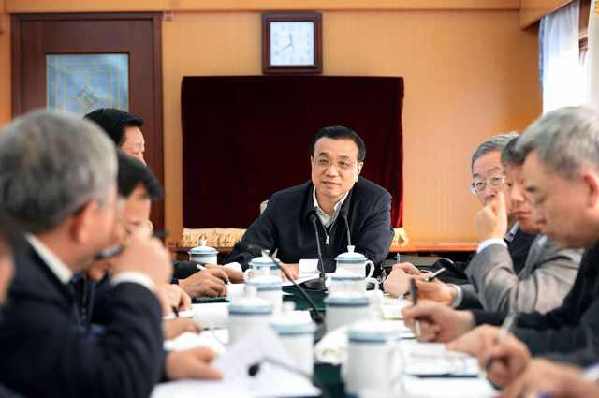 李克強在火車上議扶貧