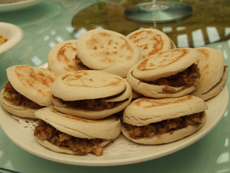 習(xí)近平宴請連戰(zhàn)親自教寫