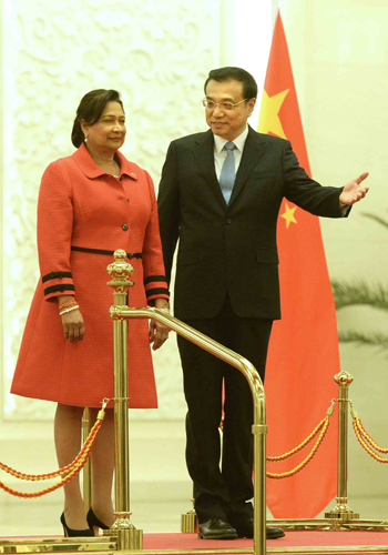 李克強同特立尼達和多巴哥總理比塞薩爾舉行會談