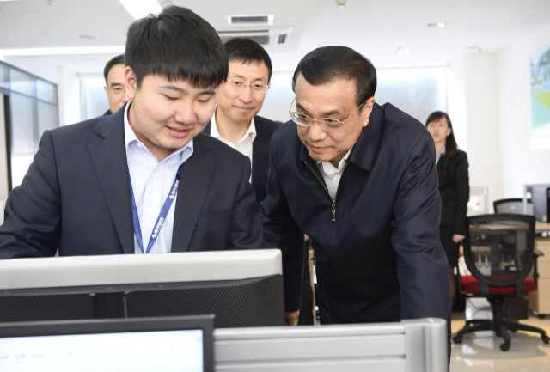 李克強(qiáng):金融創(chuàng)新的目的和意義應(yīng)是支持老百姓就業(yè)、創(chuàng)業(yè)