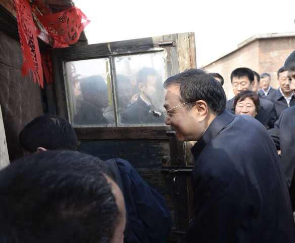 李克強考察赤峰棚戶區：一定讓你們住上新房