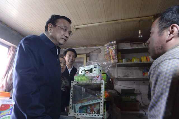 李克強考察赤峰棚戶區：一定讓你們住上新房