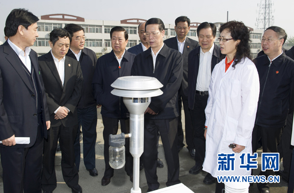 張高麗:堅(jiān)持穩(wěn)中求進(jìn)改革創(chuàng)新 促進(jìn)經(jīng)濟(jì)持續(xù)健康發(fā)展