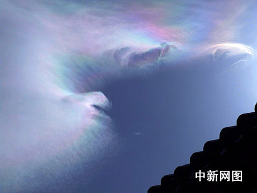 組圖：山西五臺山出現(xiàn)五彩云