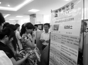 網店招聘吸引年輕人 留學生爭當店小二