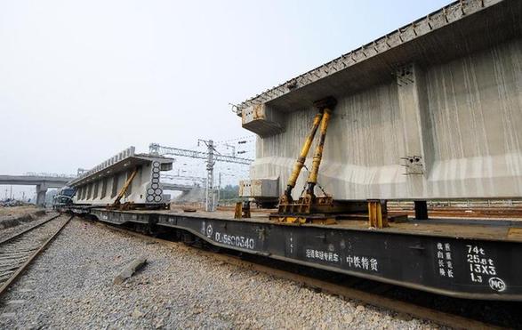 中國首條重載鐵路第七標段開始鋪架