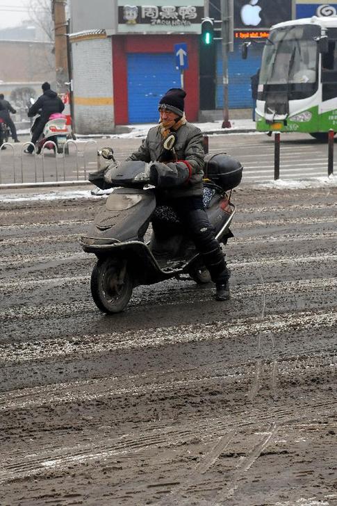 太原積雪路難行
