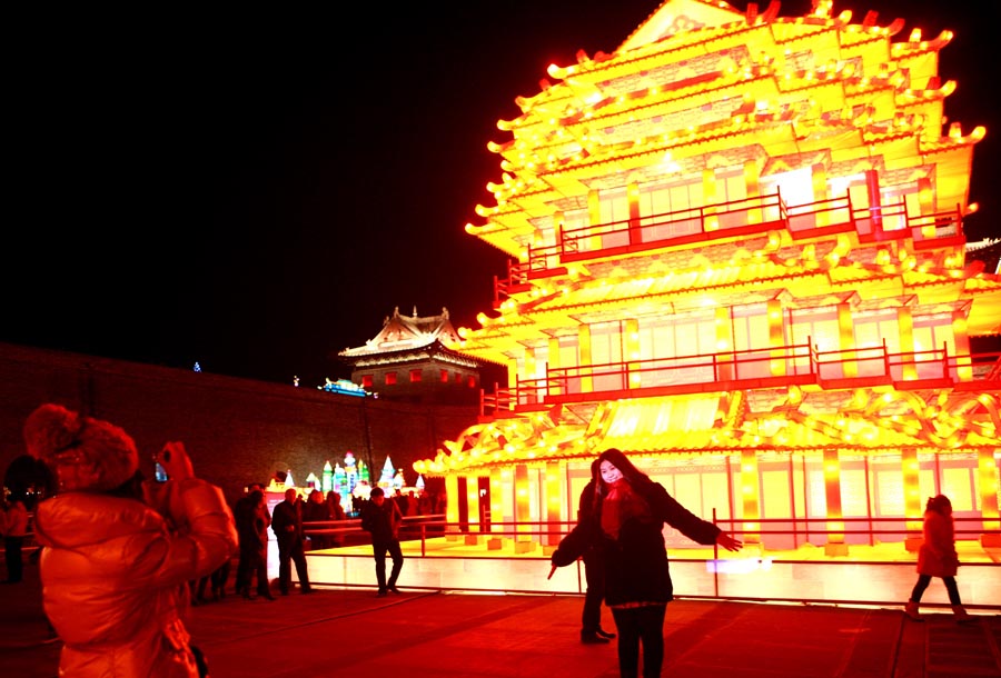 山西大同古都燈會游人如織