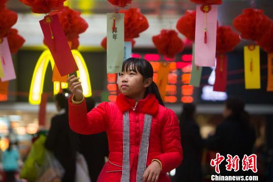 元宵節 山西太原火車站猜燈謎送元宵