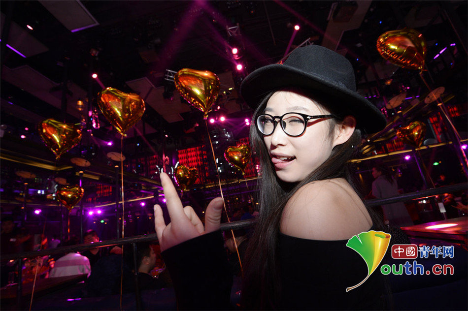 山西“富二代”開跑車去夜店過(guò)白色情人節(jié)