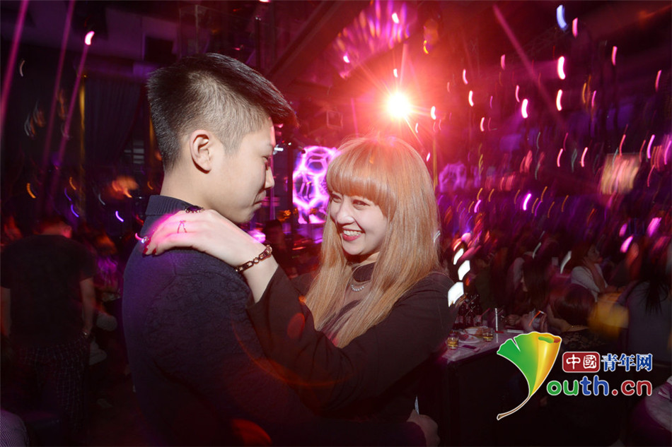 山西“富二代”開跑車去夜店過白色情人節