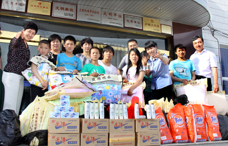 節日里盼來了史媽媽