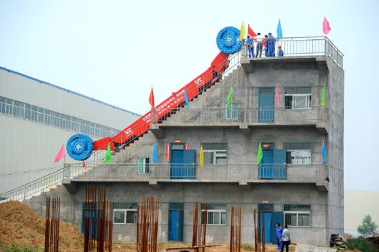 山西62噸采煤機爬上12米高樓