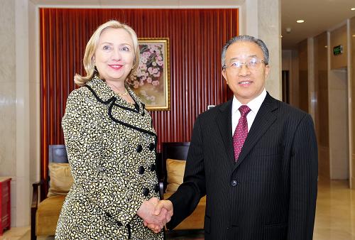 戴秉國(guó)同希拉里在深圳會(huì)晤