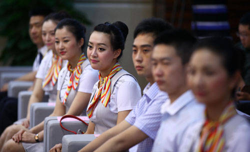 海航獎勵新疆反劫機機組成員每人一套房產一輛奧迪