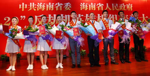 海航獎勵新疆反劫機機組成員每人一套房產一輛奧迪