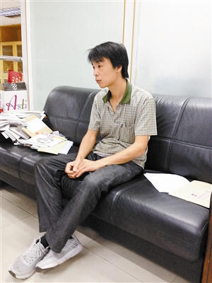 來深圳找弟弟遇麻煩 尋親未果包被偷