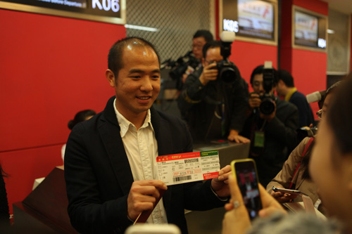 深航雙機長執飛深圳新航站樓首航