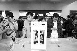 iPhone4突然敞開(kāi)銷(xiāo)售 或?yàn)閕Phone5讓路