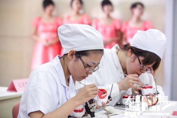 天津：未來“牙醫”賽技能