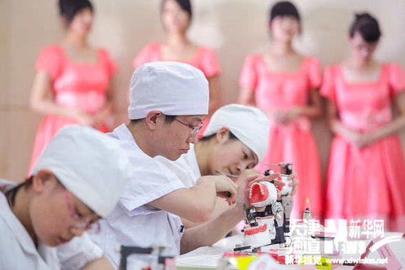 天津：未來“牙醫”賽技能