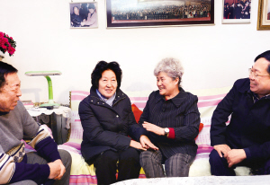 天津市領導同志看望困難群眾和勞動模范