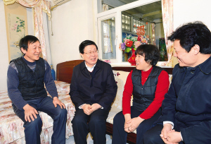 天津市領導同志看望困難群眾和勞動模范