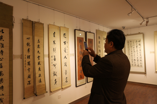 中青年書(shū)畫(huà)家精品暨近代名家書(shū)畫(huà)展在津舉行