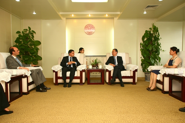 委內瑞拉總統顧問龐塞萊昂今日訪問南開大學